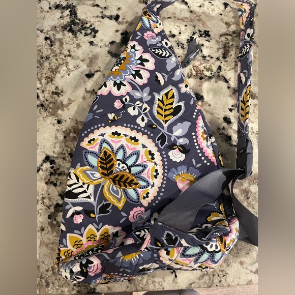 Vera Bradley sling bag - Picture 1 of 2
